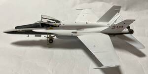 完成品★★フジミ製1/72　F/A-18AホーネットNASAシステム研究機の完成品の出品★★★（とても綺麗な機体です。全面セミグロス仕様です））