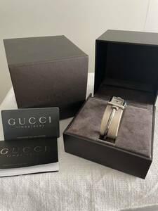 未使用 GUCCI 腕時計 バングルブレス グッチ 時計 レディース シルバー 購入証明書 箱付 バングルウォッチ ※電池切れ 稼働未確認