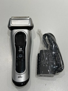 髭剃り ☆オススメ☆ BRAUN wet&dry S8 8417s ブラウン 充電式 電気 シェーバー Series シリーズ 理美容家電 通電確認済