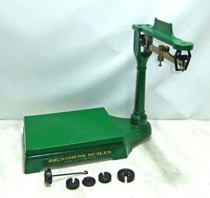 おすすめ商品◎ZHUN SHENG Scales 100kg 台秤昔ながらの機械式スケール美容室スケール【動作 確認済】