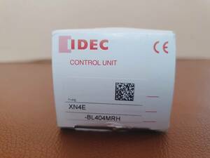 【新品】未開封 未使用　IDEC XN4E-BL404MRH φ30 非常停止用押ボタン 非照光式 大形ボタン 感電防止カバー付 ブライト系赤1点セット