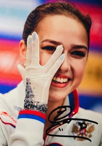 女子 フィギアスケート アリーナ・ザギトワ 直筆サイン入り写真 平昌オリンピック 金メダリスト 1