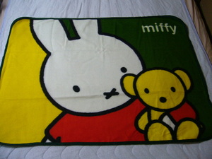 Miffy ミッフィー ブランケット あったかブランケット 大きい ふあふあ サイズ750-1000㎜ フリース生地 未開封 未使用 .