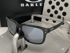 偏光★OAKLEYオークリー HOLBROOK METALホルブロック メタル 黒ブラック/POLARIZEDミラーレンズ 白アイコン 釣りドライブ 金属テンプル