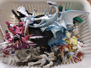 フィギュアまとめ　ポケモン　デジモン　ブルーアイズホワイトドラゴン　ガンダム　ガチャガチャ