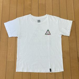 【良品】HUF ハフ 国旗モチーフ バックプリントTシャツ ホワイト Mホワイト Tシャツ 半袖Tシャツ 半袖 白 プリントTシャツ