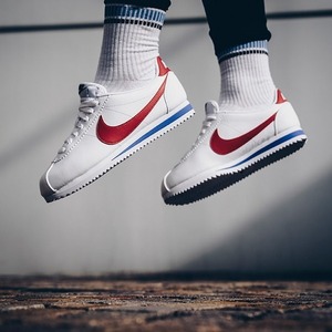 NIKE/ナイキ/WMNS CLASSIC CORTEZ LEATHER/ウィメンズ クラシック コルテッツ レザー/807471-103/スニーカー/24.0cm/ホワイト