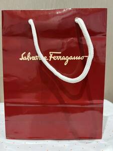 サルバトーレ　フェラガモ　ショッパー　ショップ袋　紙袋　Salvatore Ferragamo