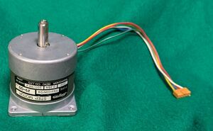 【中古・送料無料】多摩川精機 ステッピングモータ (STEP MOTOR) TS3103N124 24V 0.28A 200/REV 軸径9mm