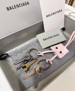 【新品】BALENCIAGA Le City チャーム Eiffel ピンク