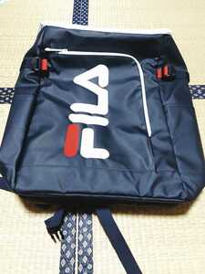 【新品】FILA リュックサック　デイパック　33×47×18cm　紺×白