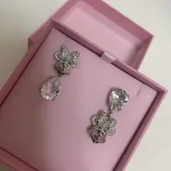 SWAROVSKI ミニー ピアス