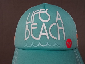 激レア USA購入 人気サーフ＆ボーダー系ブランド ロキシー 【ROXY】 「LIFES A BEACH】 ロゴプリント入り メッシュキャップ 中古品