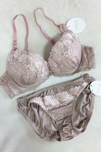 お泊まりに☆B75ブラ&パンティ☆上下お揃い☆未使用☆きれい薔薇レース☆ピンクブラウン☆