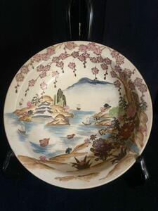 薩摩焼 明治十字薩摩　豪華金彩×色絵 径約28cm 飾り皿インテリア オブジェ 伝統工芸品 陶器製　コレクション 金彩 骨董品 アンティーク 