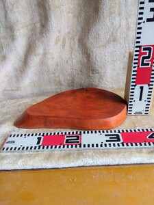 ひのき化粧台②　花台　置き台　アイデア次第でお使い下さい　横３３cm　奥行き２０cm　高さ４cm（均等では有りません）重さ１.２kg　