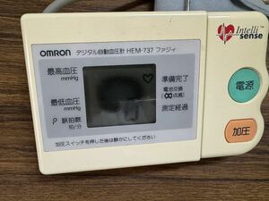 オムロン デジタル自動血圧計 HEM-737 ファジィ OMRON 測定器具 乾電池式 単3形乾電池4本使用 動品