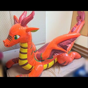 ドラゴン 空ビ ツヤあり Inflatable World 空気ビニール風船 浮き輪 IW FyaRyuu Red Dragon Shiny Ride On Toy Pool Float