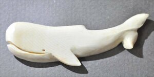 ナンタケットバスケット用のマンモス牙のクジラオーナメント