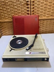 50414【自宅保管品】SANYO/サンヨー ポータブルレコードプレーヤー/ターンテーブル AMラジオ付き PG-R8