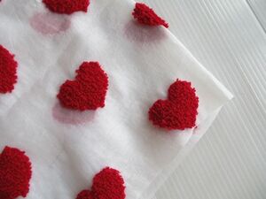 ★パンチニードル刺繍ハート生地＊白オーガンジー地に赤ハート＊訳あり