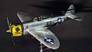 1/32 P-47D サンダーボルト 完成品 飛行状態 台座付き