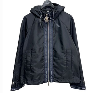 BURBERRY　Logo Detail Nylon Hooded Jacket ロゴディデールナイロンフーデッドジャケット 4549158　8071000146359