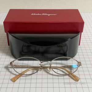 美品 Ferragamo サルヴァトーレフェラガモ ブランドロゴ フルリム オーバル メガネ 眼鏡 ケース 箱付き