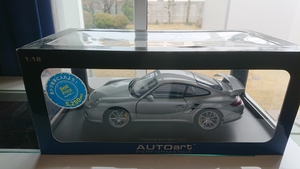 オートアート18分1ポルシェ997gt2