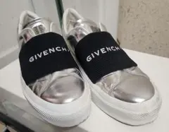 GIVENCHYスニーカー