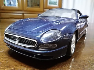 ブラーゴ　1/18　マセラティ３２００GT　紺メタリック