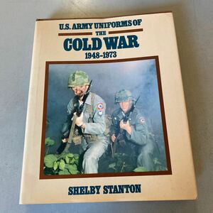 c3-5 洋書　US ARM UNIFORMS OF THE COLD WAR 1948〜1973 米軍　ミリタリー