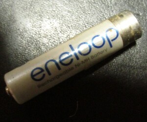 【ジャンク品】エネループ eneloop 単4形 充電池ニッケル水素電池/マイナス側の皮を剥いてる/低速充電対応/急速充電非対応【送料140円】