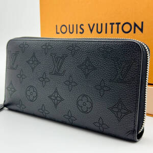 LOUIS VUITTON ルイヴィトン　マヒナ　ジッピーウォレット　黒　長財布