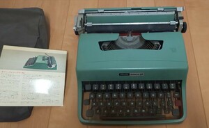 オリベッティ・レッテラ３２　タイプライター　レトロ　昭和　動作確認不明　アンティーク　オブジェなどに　OLIVETTI