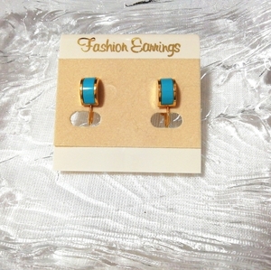 水色アクアブルー四角イヤリング/ジュエリーアクセサリー/宝飾 Light blue aqua blue square earrings / jewelry accessories