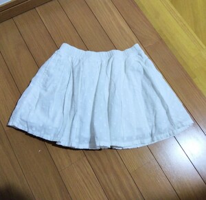 【送料無料】ユニクロ　ミニスカート　110 120 ドット　Sサイズ　白　女の子　スカート　フレアミニスカート　可愛い　