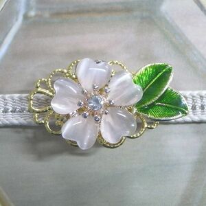 LEAF CLUB ♪ハンドメイド　帯留め　帯留　桜　桜の花　花びら　花　葉　葉っぱ　ピンク　キャッツアイ　天然石　お花見　満開　春　ピンク