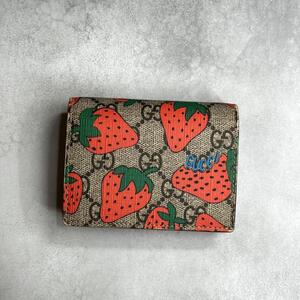 GUCCI グッチ / GGスプリームコンパクトウォレット 二つ折り財布 ミニ財布 PVC レザー レッド ベージュ ピンク ストロベリー いちご 573839