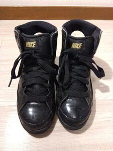 【F847】 NIKE ナイキ 429615-008 TROUPE MID GS PS ハイスニーカー ブラック×メタリックゴールド 21.0cm