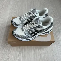 【雷市場（ポンジャン）商品韓国直送】 275 Asics(アシックス) ゲル ゲル カヤノ 14 クリーム 黒