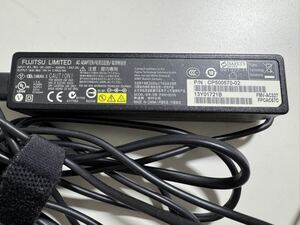 FMV-AC327 ACアダプタ FUJITSU 19V 富士通 ACアダプター PCアダプター 動作確認済み 新品近い PC用 パソコン用 20240929029