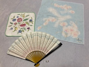 利休百首(現代かなづかい楷書版)両面扇子(幅32丈20cm)&MINTON花柄ミニタオル(約20cm角)&華(胡蝶蘭)ぼかし染ガーゼ3枚合わせハンカチ約34角