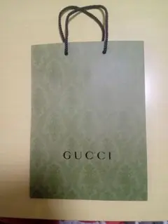 GUCCI グッチ　紙袋 ショッパー　ハイブランドショップ袋　中型