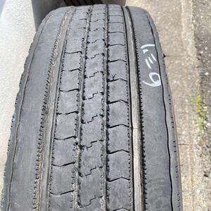 ブリヂストン BRIDGESTONE R225 225/90R17.5 残溝６ミリ　中古タイヤ１本