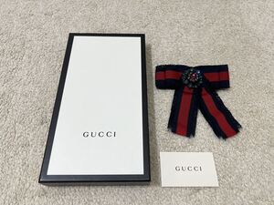 GUCCI/クリスタルビジューリボンブローチ