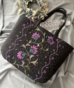 手刺繍＋ビーズ刺繍★ハンドメイドバッグ★大容量★持ち手本革★花刺繍★花柄★ トートバッグ