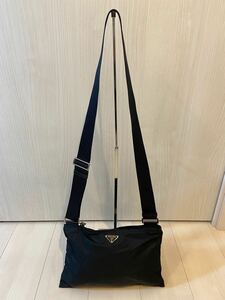 PRADA ショルダーバッグ　ナイロン　ブラック　三角ロゴプレート　レザー