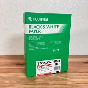 未使用・未開封品　FUJIFILM フジブロWP FM4 印画紙250枚入　引伸用 印画紙　モノクロ印画紙