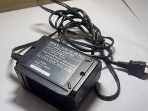 7241) SONY AC-V515 AC POWER ADAPTOR